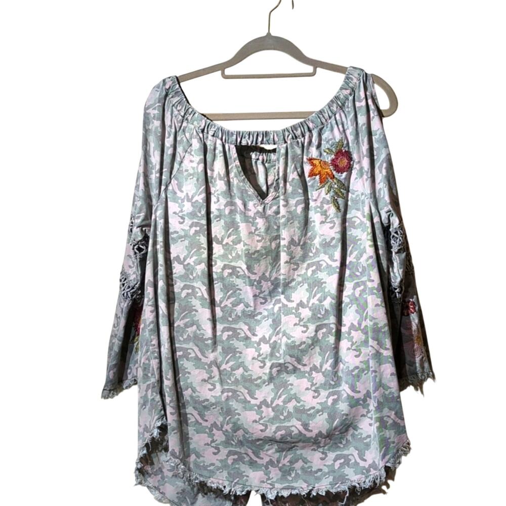 Billy T Camo Boho Embroidered Button Down Back Raw Edge Top Womens Sz M